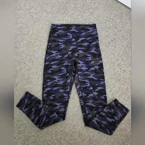 Aerie Womens Medium Blue Gray Camo Print High Waisted Athletic Leggings
